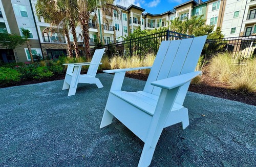 Southside Apartment | Lux King Bed Balcony Pool Gym Near Shops Southside