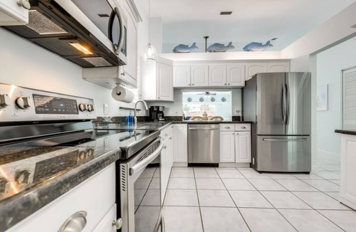 Juno Beach House | Luxe 2BD/2BA w/Heated Pool & 5 Mins to the Beach