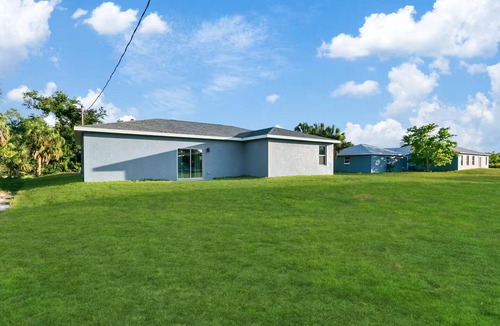 Englewood East House | Luxe Englewood Home Near Beach