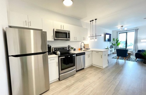 Elizabeth Apartment | Luxe King 1BR Indoor Pool Near EWR & MetLife