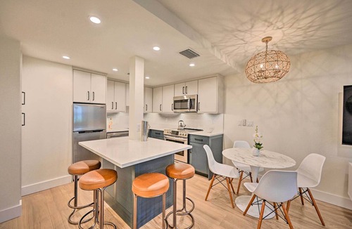 Old Naples Condo | Luxe Naples Escape: Walk to Beach & Downtown!