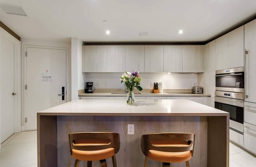 Hollywood South Central Beach Condo | Luxe Stay- Pool, Gym, Oceanfront in Hollywood