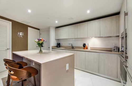 Hollywood South Central Beach Condo | Luxe Stay- Pool, Gym, Oceanfront in Hollywood