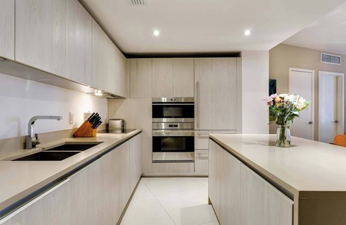 Hollywood South Central Beach Condo | Luxe Stay- Pool, Gym, Oceanfront in Hollywood