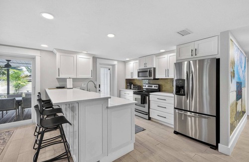Sarasota Villa | Luxurious 4-Bedroom Retreat near Siesta Key