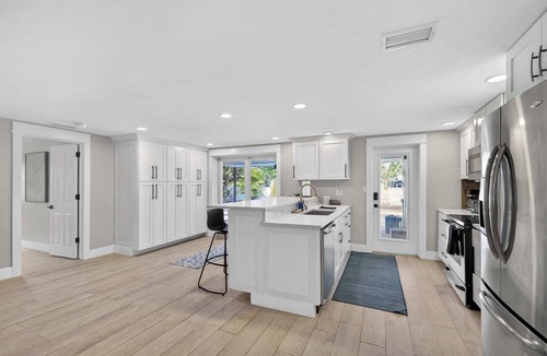Sarasota Villa | Luxurious 4-Bedroom Retreat near Siesta Key