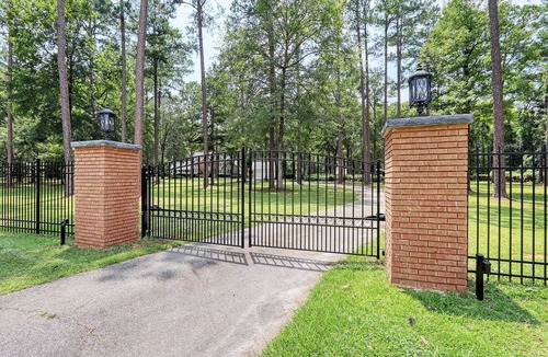 Thomasville House | Luxurious 4-Bedroom Retreat with Theater, Pool, Hot Tub, and Bar on 6 acres.