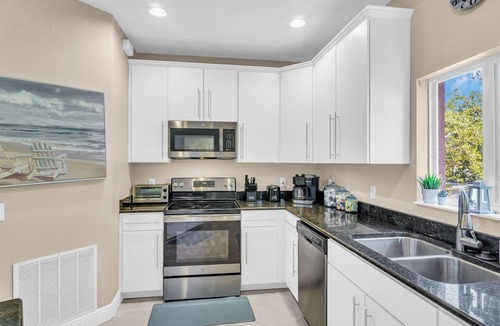 Bay Esplanade House | Luxurious, Family Friendly House, Rooftop Terrace, Hot Tub & Breathtaking Views!
