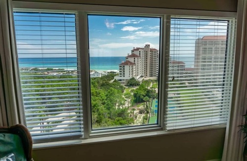 Sandestin Villa | Luxurious Gulf & Bay Views Villa, Steps to Pool & Hot Tub, extra Pool, Bikes Included Ocean Access