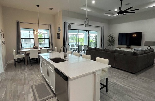 Burnt Store House | Luxurious home 4 king beds + 2 roll away twin beds, 3 full baths. pool w/heater