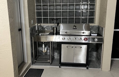 Braden River House | Luxurious Home in University Park Country Club. Min stay requirement 90 days.
