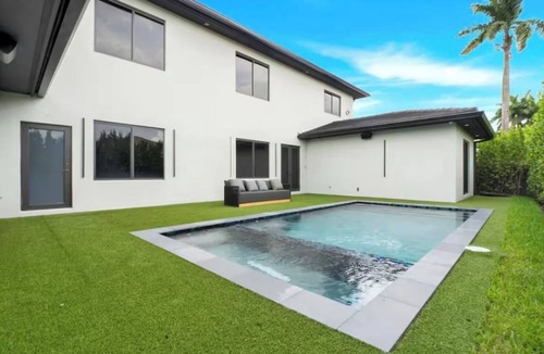 Miami Gardens House | Luxurious Miami Home with/5-bedroom house and Pool