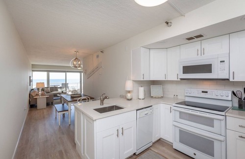 Jacksonville Beach Condo | LUXURIOUS Oceanfront - Beachdrifter 201 South-end w wrap around balcony+pets ok*