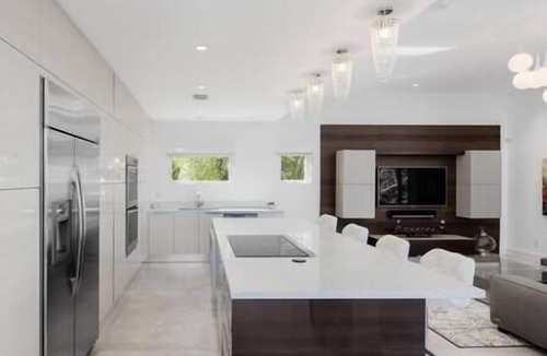 Summerplace House | Luxurious Retreat At The Whispering Palms