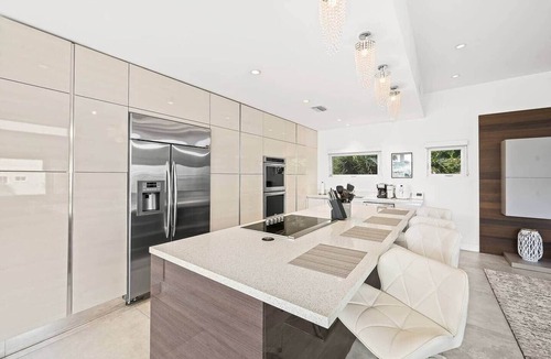 Summerplace House | Luxurious Retreat At The Whispering Palms