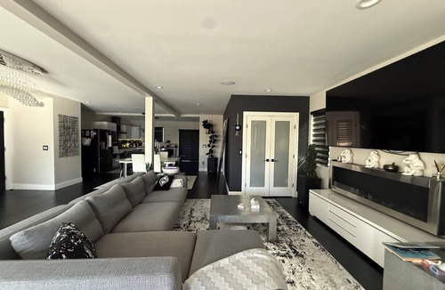 North Bergen House | Luxurious Smart Home - Family Friendly - 7 mi to MetLife Stadium & 4 mi to NYC