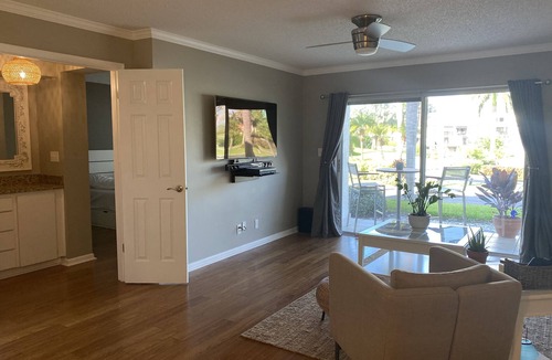 St. Petersburg Condo | Luxurious Waterfront Condo, King Bed, Great Reviews, Must See!