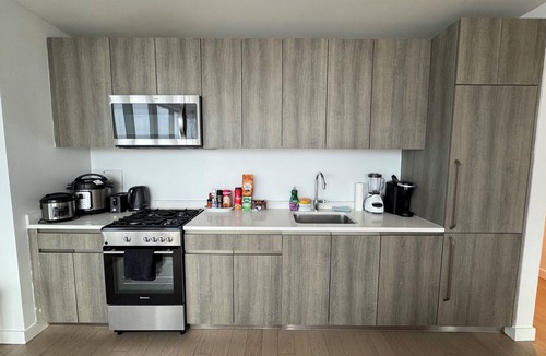 Hunters Point House | Luxury 2 beds 2 baths Corner Apartment Breathtaking City Views Modern Retreat