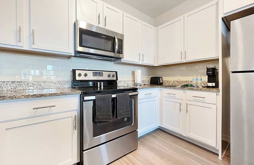 Bradenton Apartment | Luxury 2 BR Near Downtown Bradenton & Beaches