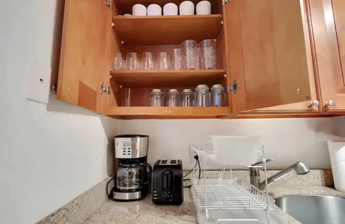 SoHo Apartment | Luxury 2BR Oasis Steps From Bayshore - Resort Style Pool, Gym and Free Parking
