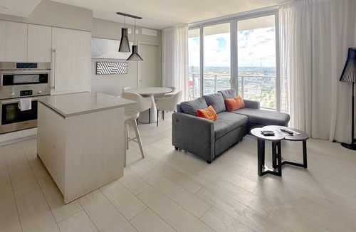 Hollywood South Central Beach Condo | Luxury 3-bedroom with breathtaking view