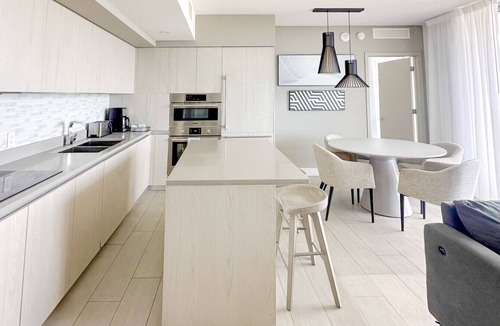 Hollywood South Central Beach Condo | Luxury 3-bedroom with breathtaking view