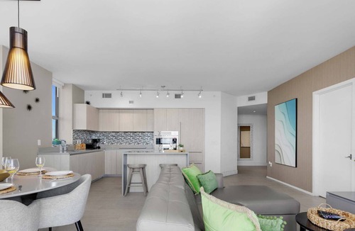 Hollywood South Central Beach Condo | Luxury 3 Br|Corner Balcony|Panoramic View+ Pools