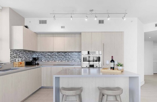 Hollywood South Central Beach Condo | Luxury 3 Br|Corner Balcony|Panoramic View+ Pools