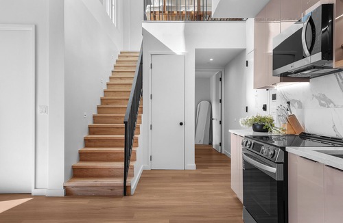 Greenpoint Apartment | Luxury 3bed/2bath with private outdoor deck.