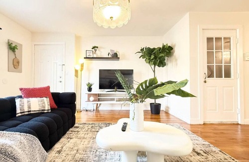 The Heights House | Luxury 3BR 2BR Retreat NYC+ Gateway+Free 1 Parking