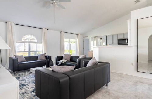 Winter Garden House | Luxury 3BR King/Queen Free Parking Near Disney
