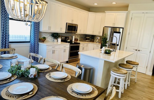 Pelican House | Luxury 4-Bed SWFL Retreat - Pool, Hot Tub & Bikes