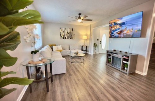 East County Civic Group House | Luxury 4BR Getaway with Heated Pool & Cozy Vibes!
