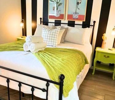 Edgewood House | Luxury 4BR, Sleeps 12, Heated Pool, Near Universal Studios