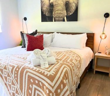 Edgewood House | Luxury 4BR, Sleeps 12, Heated Pool, Near Universal Studios