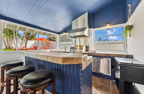 Seminole House | Luxury 5 BR Heated Pool House | 5 Min to Beaches!