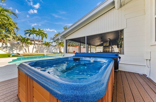 Seminole House | Luxury 5 BR Heated Pool House | 5 Min to Beaches!