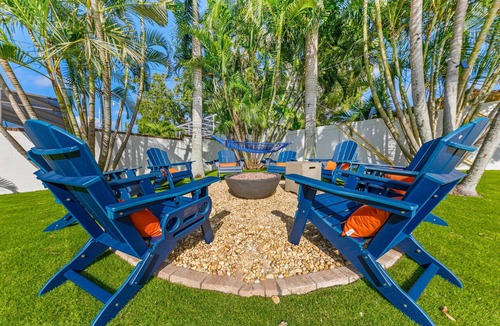 Seminole House | Luxury 5 BR Heated Pool House | 5 Min to Beaches!