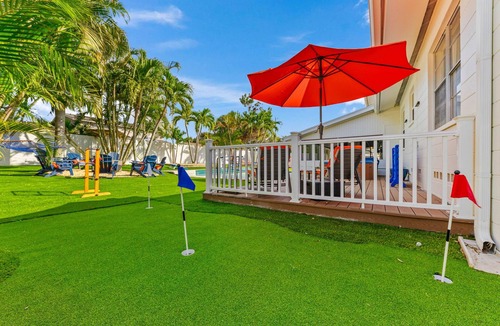 Seminole House | Luxury 5 BR Heated Pool House | 5 Min to Beaches!