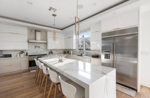 North Valley Stream House | Luxury 5BR Smart Home Near JFK with Gym, Theater & BBQ