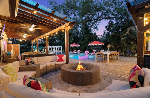 Clearwater House | Luxury 5BR w 7 beds + Mini Golf + Heated Pool + Game Room