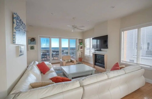 West Hampton Dunes House | LUXURY 8 BDRM OCEANFRONT HOUSE W/POOL, JACUZZI & HOT TUB FACING THE OCEAN!