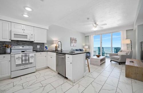 Brush - Stewarts House | Luxury 8th Floor 1 BR Condo Direct Oceanfront Wyndham Ocean Walk Resort Daytona Beach | 808
