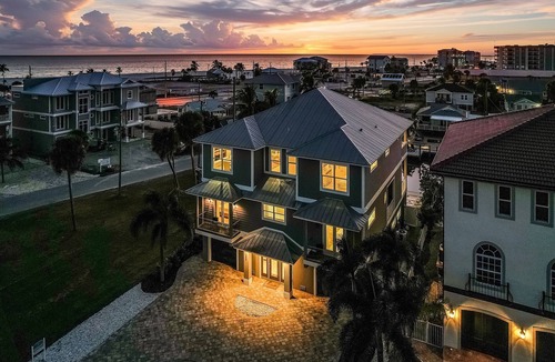 Fort Myers Beach House | Luxury Beach Home, Gulf Access, Pool Table, Heated Pool & Spa - Summer Wind - Roelens