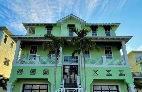 Mid Island House | Luxury Beachfront Home - Rooftop Deck - Pool & Spa