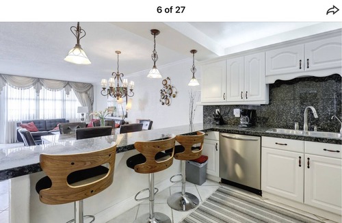 Hollywood South Central Beach Condo | Luxury Beachfront Condo 2 Parking Fast WiFi Walk to Dining & Shops