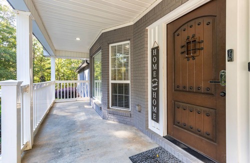 Inman House | Luxury Brooks Retreat – 7BR 9BA, WiFi, Chef's Kitchen, Workspace, Outdoor Oasis!