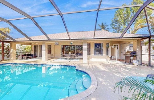 Diplomat House | Luxury coastal retreat with office, lanai, pool, alfresco dining & tiki bar