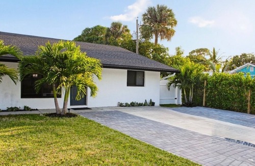 Stuart Villa | Luxury Coastal Retreat | 3BR Home 10 Min to Beach Home Theater