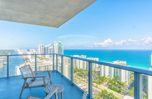 Hollywood South Central Beach Condo | Luxury condo with amazing ocean & city views | WIFI + Alexa + Netflix Ready